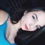 Angie je me suis inscrite sur ce site de cul gratuit pour trouver des couples libertins qui acceptent un plan à 3 avec moi